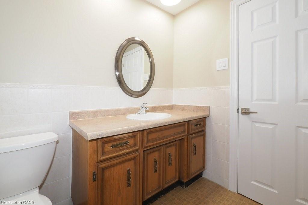 15 Niagara Road, Kitchener, ON - Indoor Photo Showing Bathroom