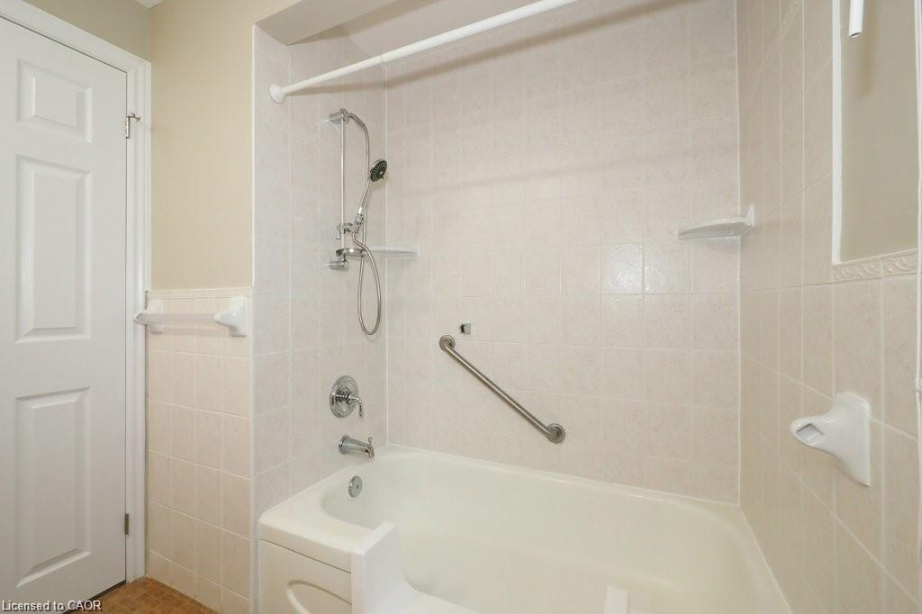 15 Niagara Road, Kitchener, ON - Indoor Photo Showing Bathroom