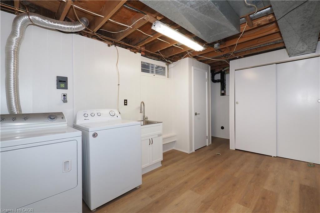 15 Niagara Road, Kitchener, ON - Indoor Photo Showing Laundry Room