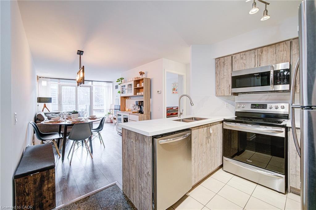 608-361 Front Street W, Toronto, ON - Indoor Photo Showing Kitchen With Double Sink With Upgraded Kitchen