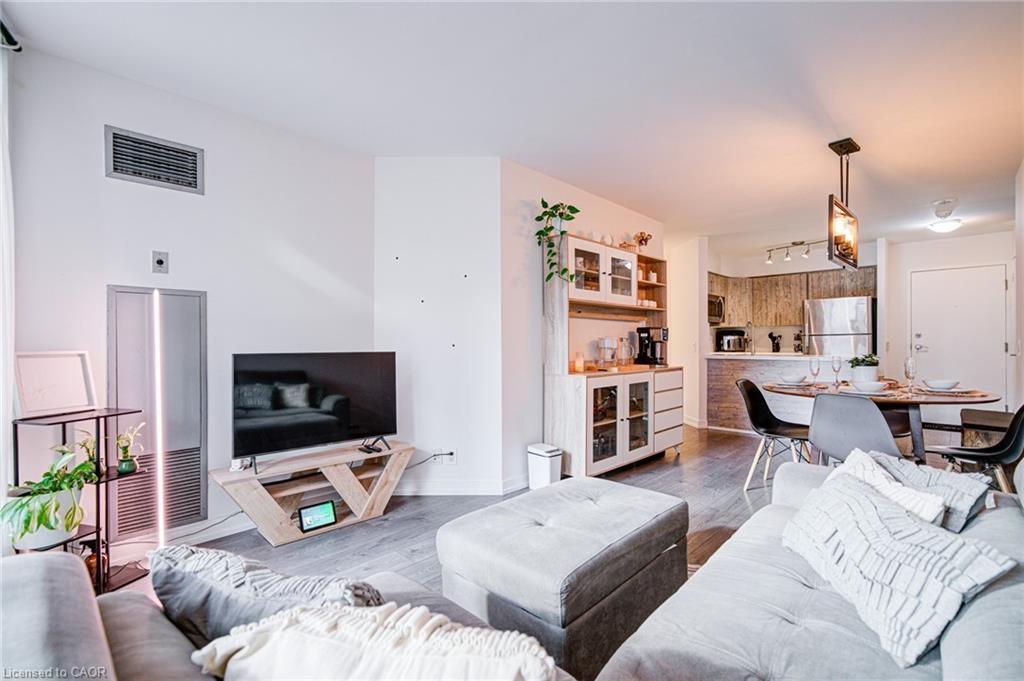 608-361 Front Street W, Toronto, ON - Indoor Photo Showing Living Room