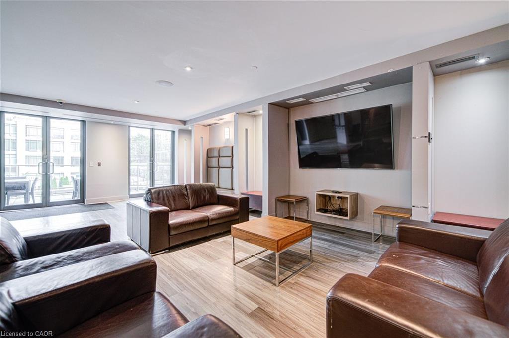 608-361 Front Street W, Toronto, ON - Indoor Photo Showing Living Room