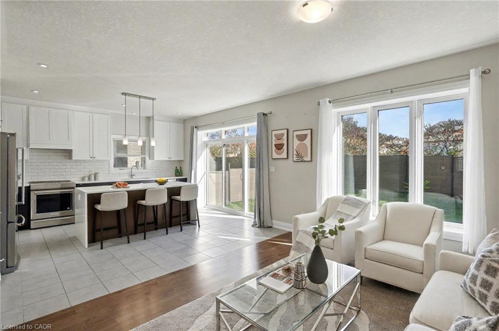 156 Ridgemount Street, Kitchener, ON - Indoor Photo Showing Living Room