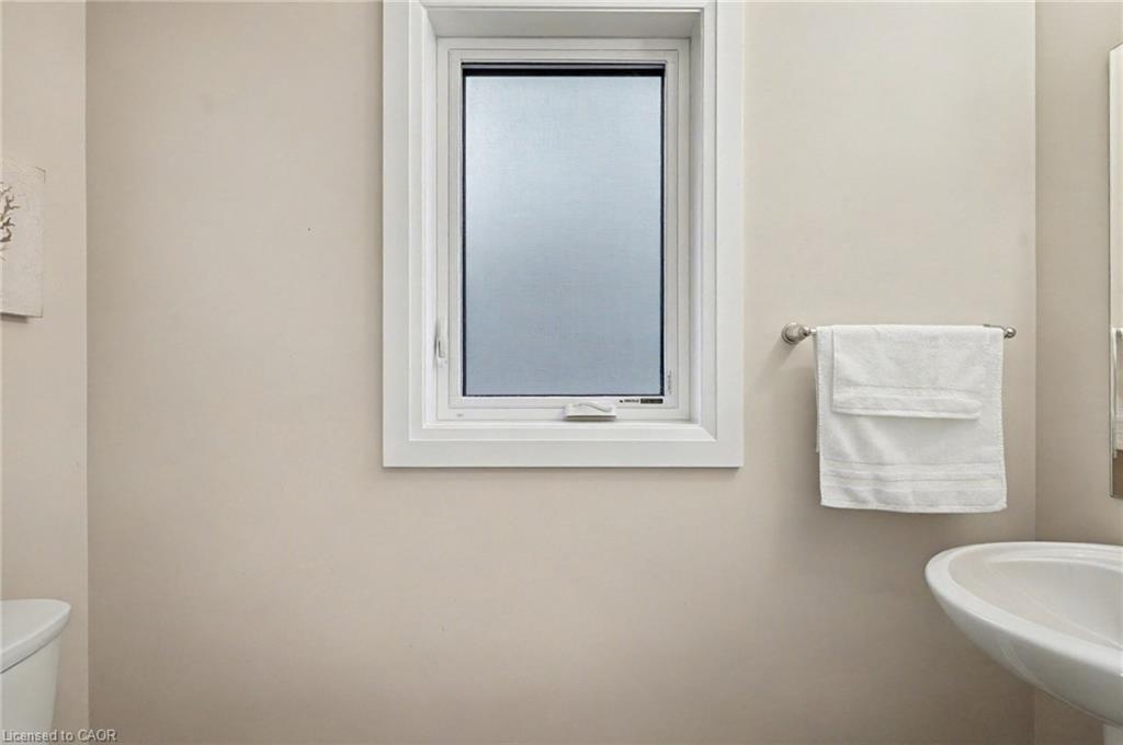 156 Ridgemount Street, Kitchener, ON - Indoor Photo Showing Bathroom