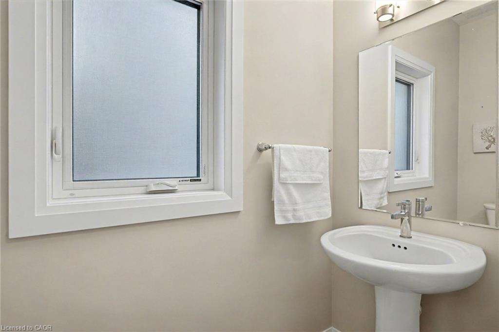 156 Ridgemount Street, Kitchener, ON - Indoor Photo Showing Bathroom