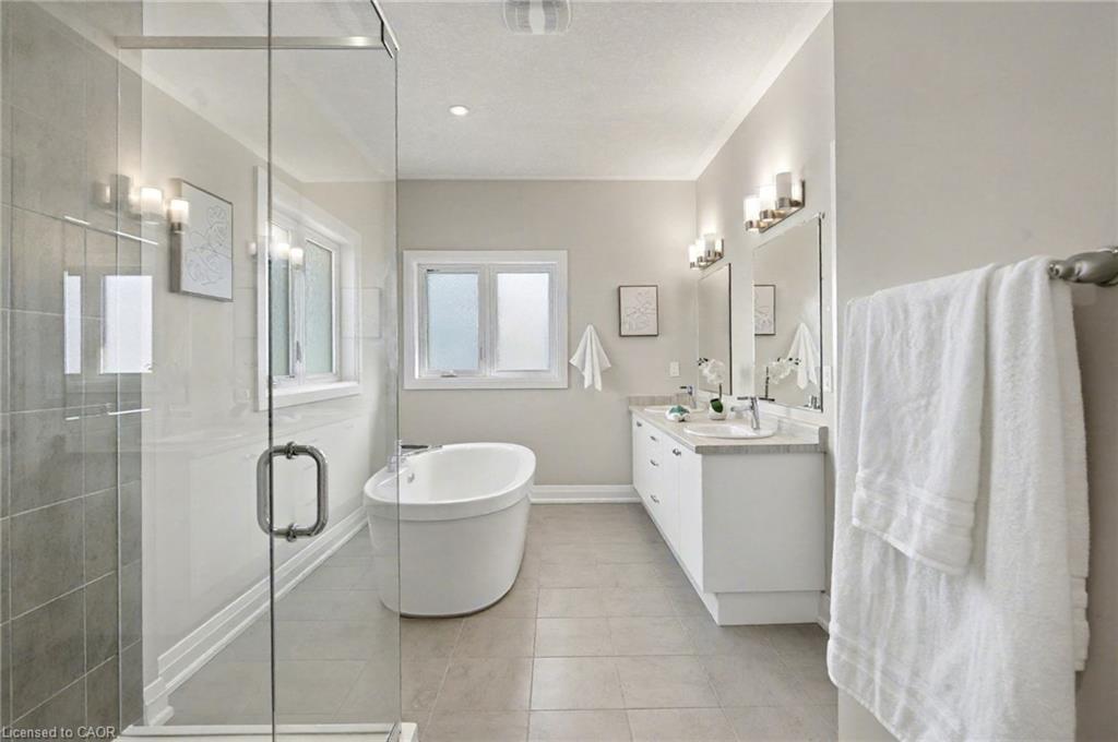 156 Ridgemount Street, Kitchener, ON - Indoor Photo Showing Bathroom