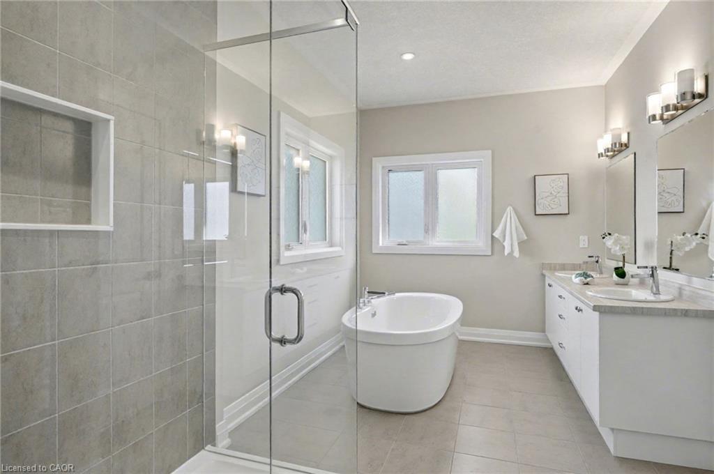 156 Ridgemount Street, Kitchener, ON - Indoor Photo Showing Bathroom