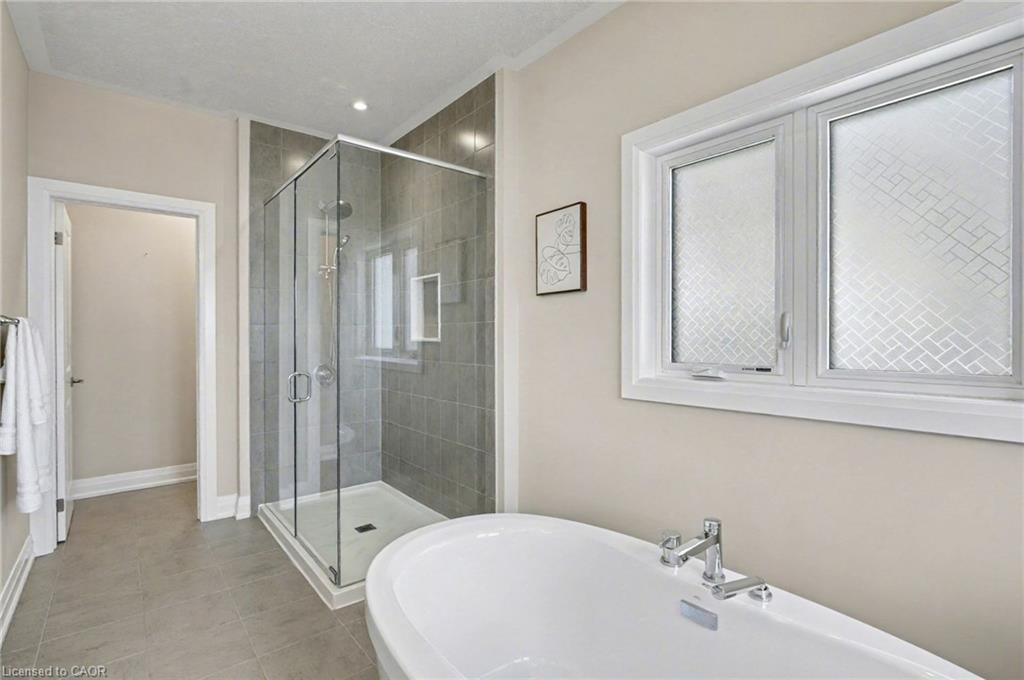 156 Ridgemount Street, Kitchener, ON - Indoor Photo Showing Bathroom