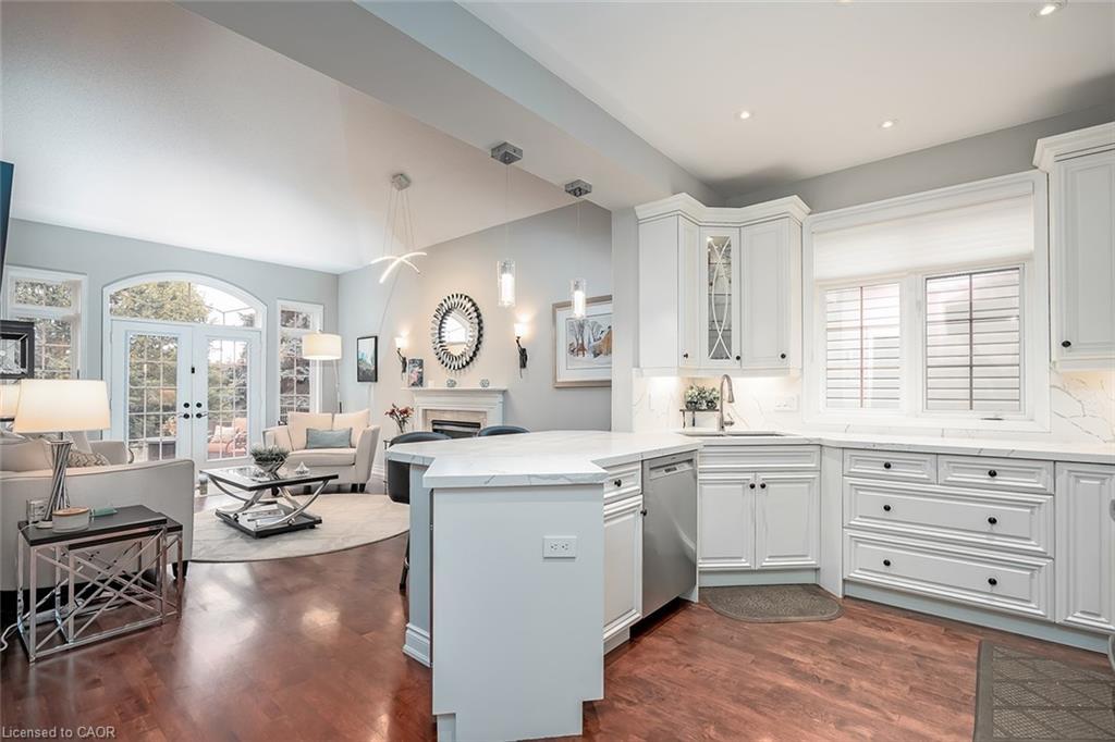 4304 Taywood Drive, Burlington, ON - Indoor Photo Showing Kitchen