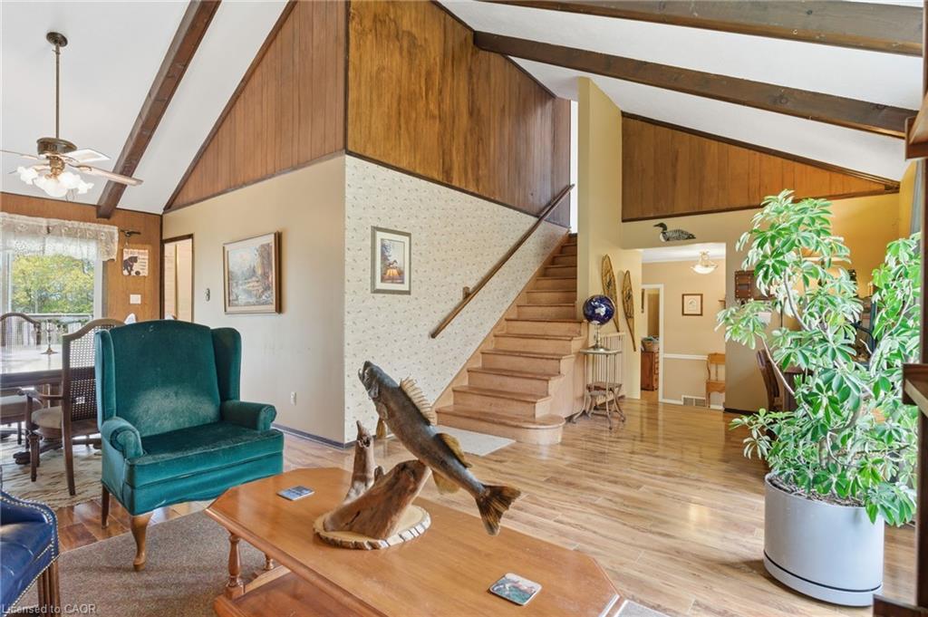1470 Barron Road, Thorold, ON - Indoor Photo Showing Living Room