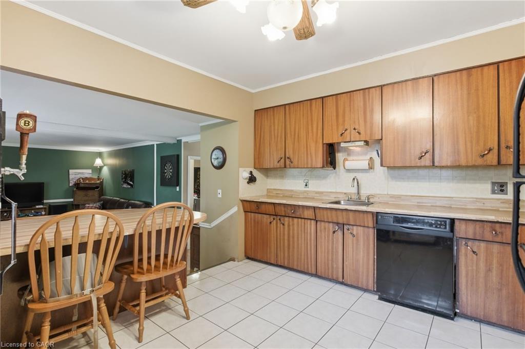 1470 Barron Road, Thorold, ON - Indoor Photo Showing Kitchen