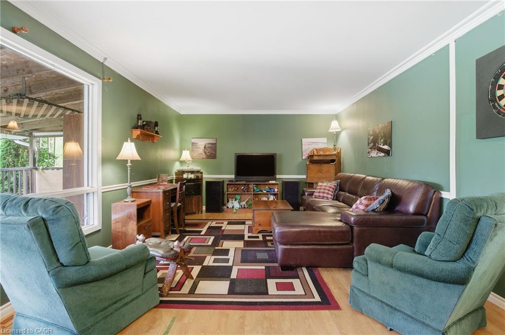 1470 Barron Road, Thorold, ON - Indoor Photo Showing Living Room
