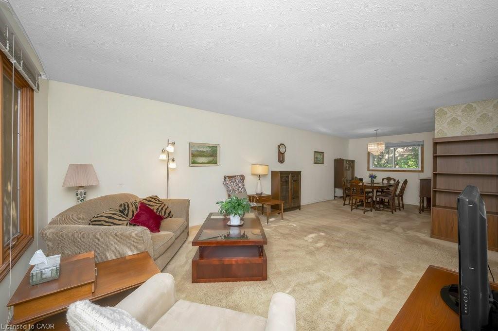 2063 Waters Edge Drive, Oakville, ON - Indoor Photo Showing Living Room