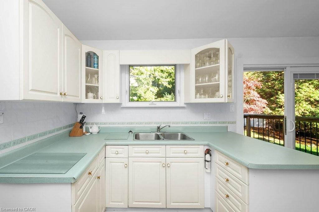2063 Waters Edge Drive, Oakville, ON - Indoor Photo Showing Kitchen With Double Sink