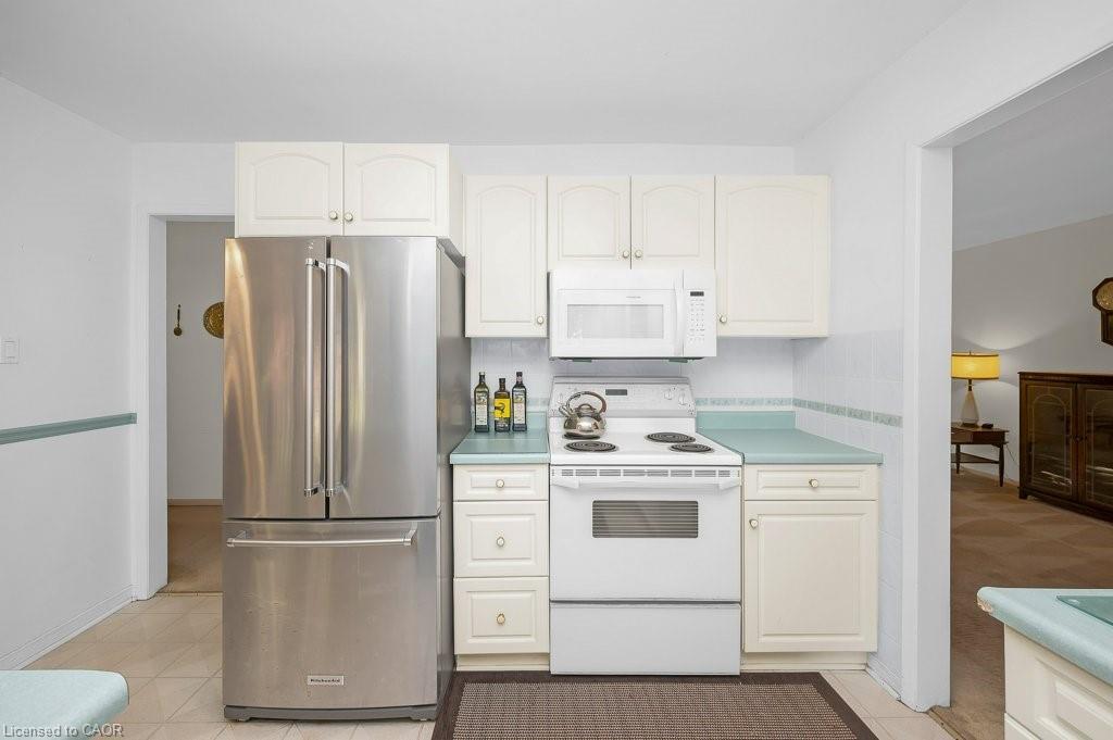 2063 Waters Edge Drive, Oakville, ON - Indoor Photo Showing Kitchen