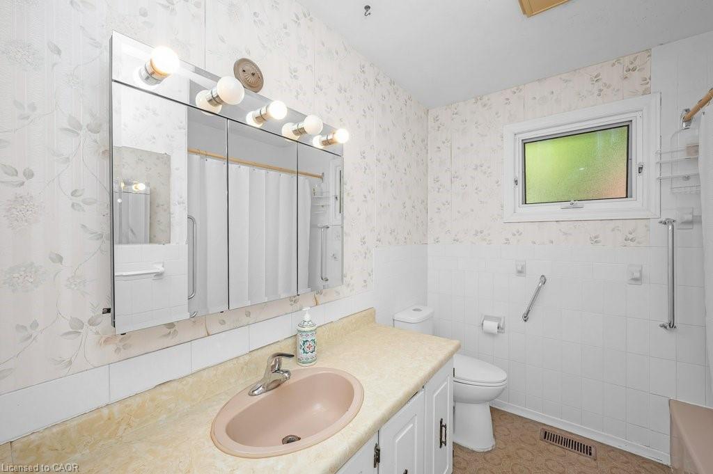 2063 Waters Edge Drive, Oakville, ON - Indoor Photo Showing Bathroom