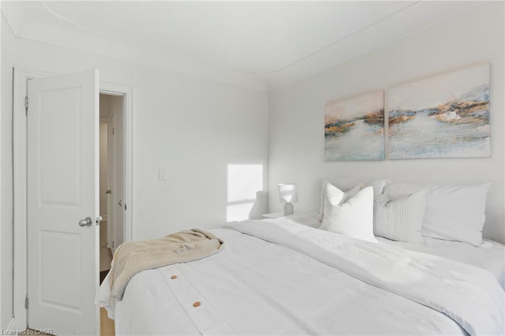 78 Delena Avenue N, Hamilton, ON - Indoor Photo Showing Bedroom