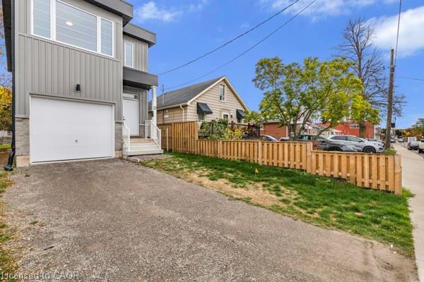 37 Delena Avenue S, Hamilton, ON - Outdoor