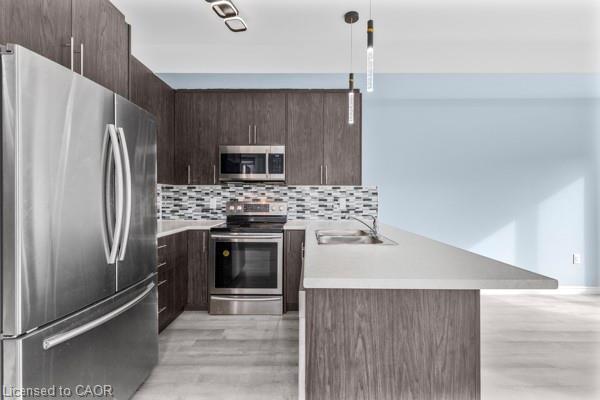 37 Delena Avenue S, Hamilton, ON - Indoor Photo Showing Kitchen With Double Sink With Upgraded Kitchen