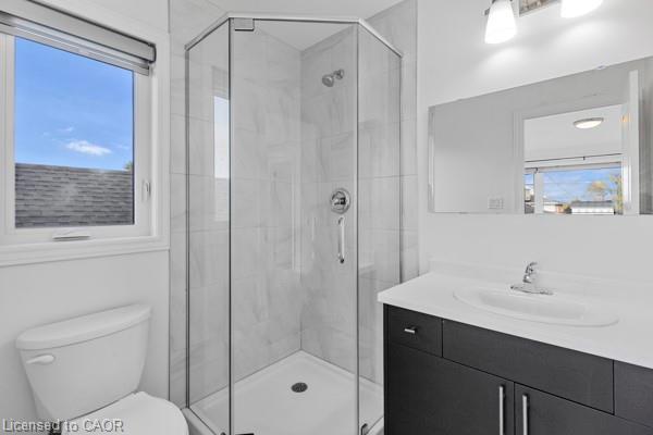 37 Delena Avenue S, Hamilton, ON - Indoor Photo Showing Bathroom