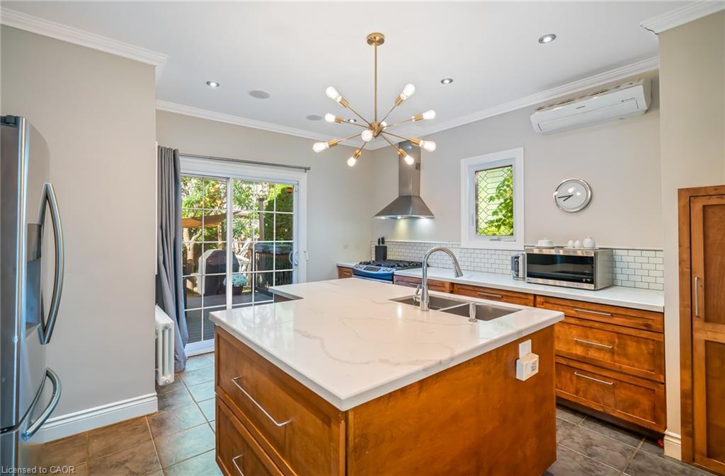 153 Geneva Street, St. Catharines, ON - Indoor Photo Showing Kitchen With Double Sink With Upgraded Kitchen