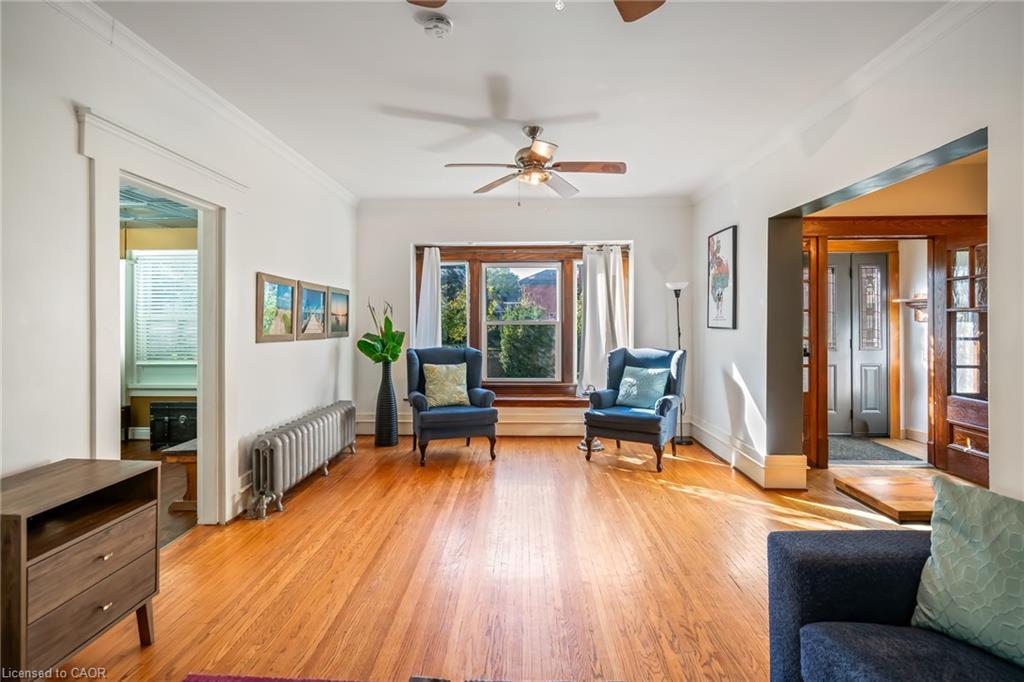 153 Geneva Street, St. Catharines, ON - Indoor Photo Showing Living Room