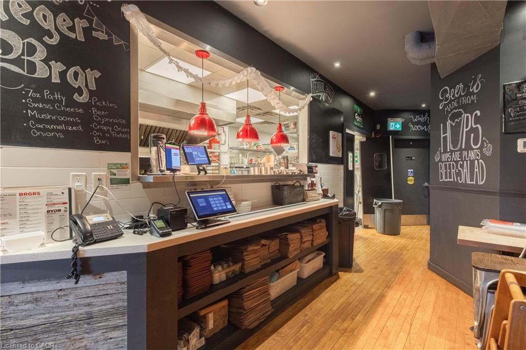 233-239 St. Paul Street, St. Catharines, ON - Indoor Photo Showing Other Room