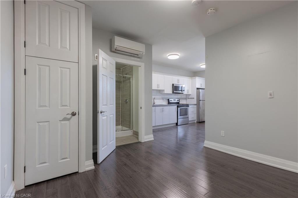 233-239 St. Paul Street, St. Catharines, ON - Indoor Photo Showing Other Room