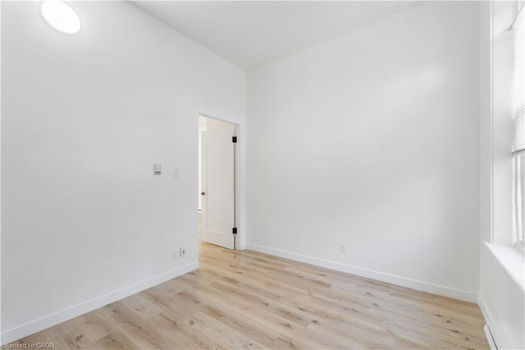 2-80 East Avenue S, Hamilton, ON - Indoor Photo Showing Other Room