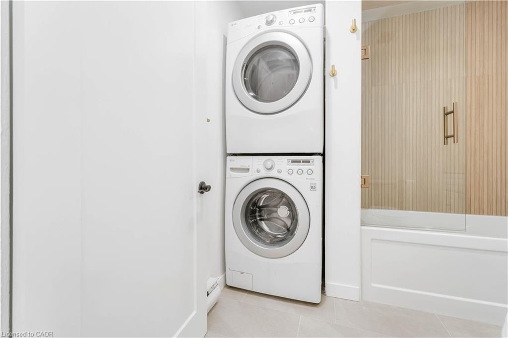 2-80 East Avenue S, Hamilton, ON - Indoor Photo Showing Laundry Room