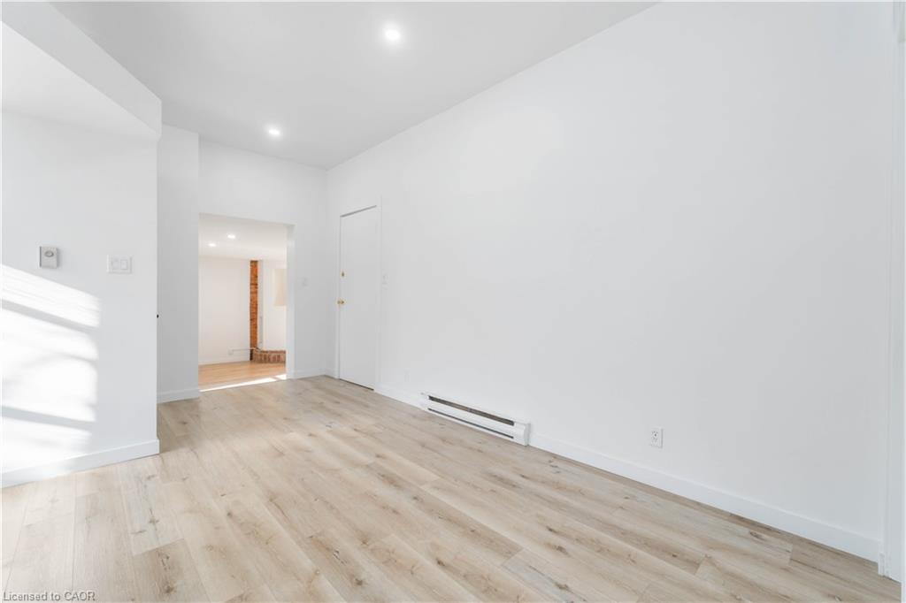 2-80 East Avenue S, Hamilton, ON - Indoor Photo Showing Other Room