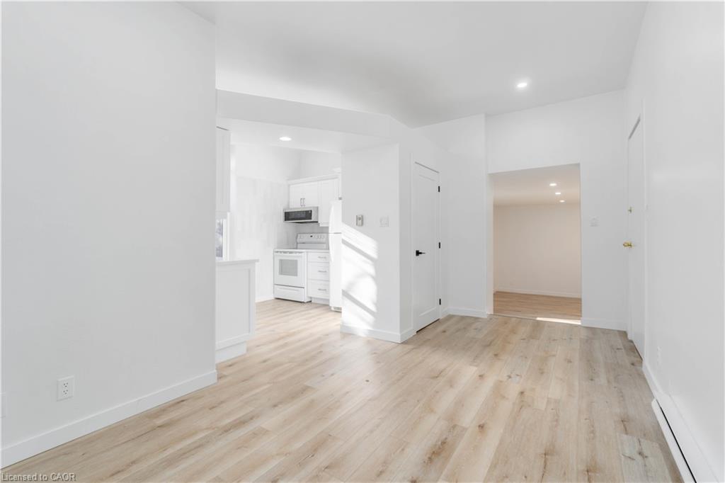 2-80 East Avenue S, Hamilton, ON - Indoor Photo Showing Other Room