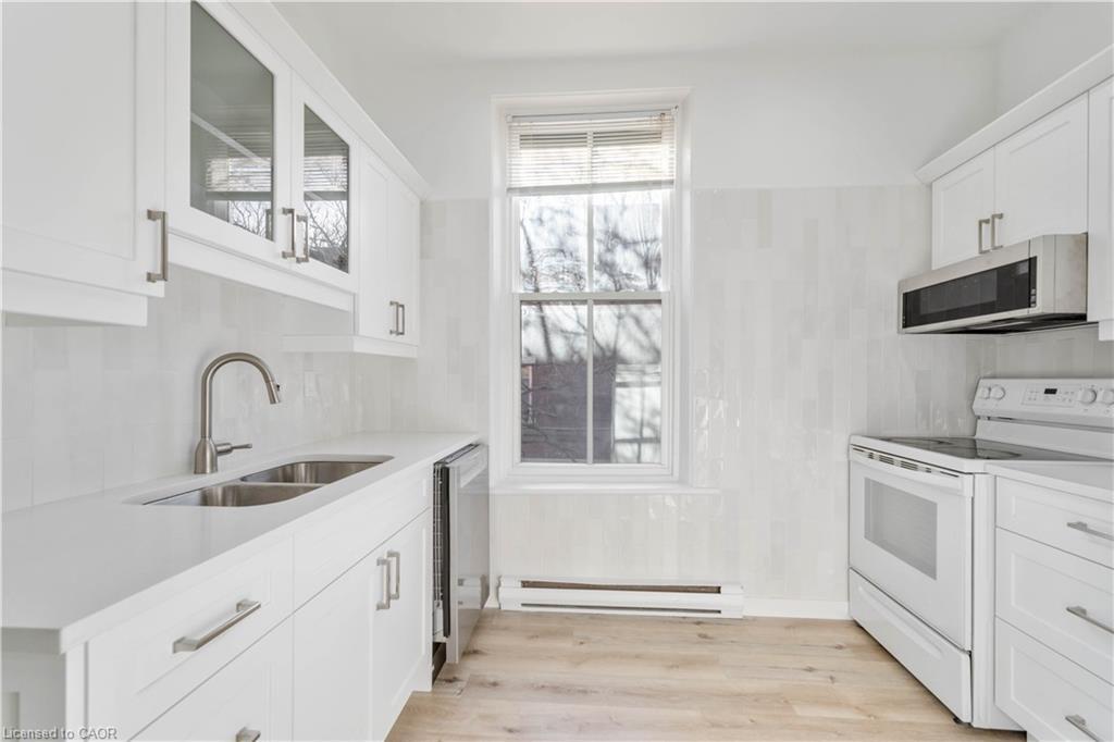 2-80 East Avenue S, Hamilton, ON - Indoor Photo Showing Kitchen With Double Sink