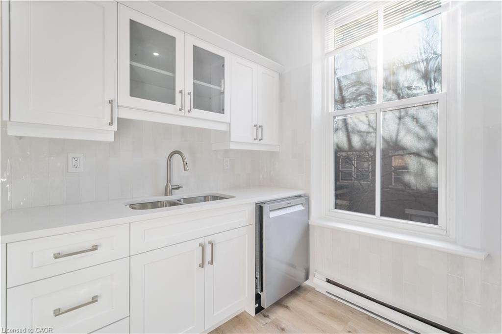 2-80 East Avenue S, Hamilton, ON - Indoor Photo Showing Kitchen With Double Sink