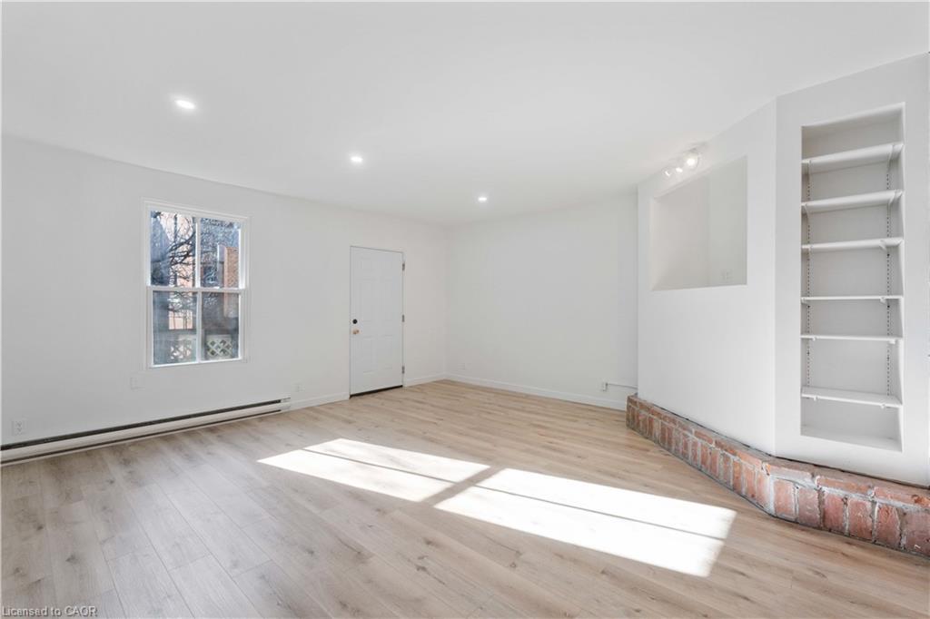 2-80 East Avenue S, Hamilton, ON - Indoor Photo Showing Other Room