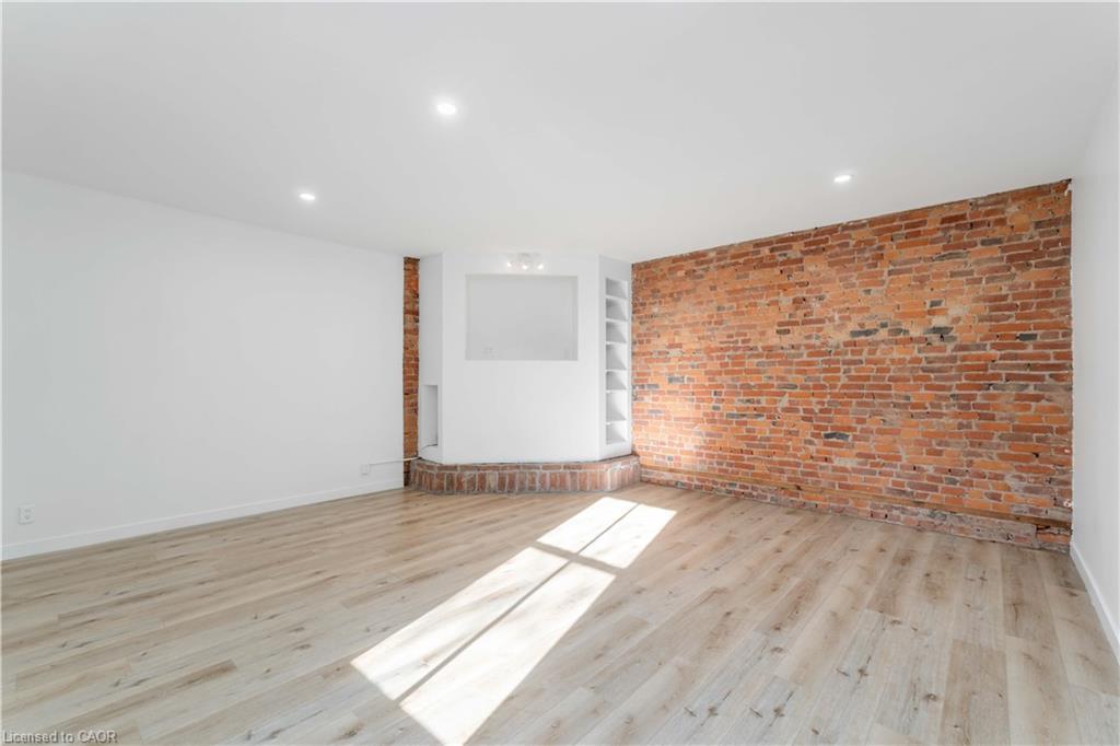 2-80 East Avenue S, Hamilton, ON - Indoor Photo Showing Other Room