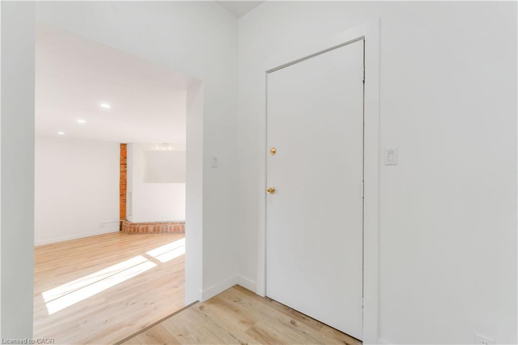 2-80 East Avenue S, Hamilton, ON - Indoor Photo Showing Other Room