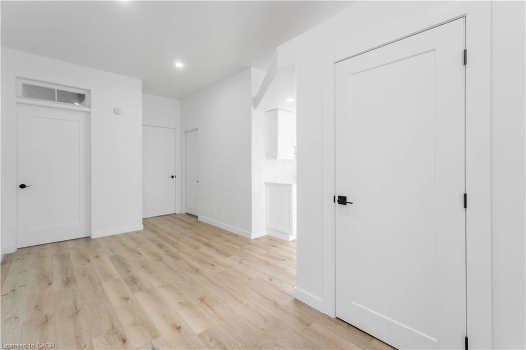 2-80 East Avenue S, Hamilton, ON - Indoor Photo Showing Other Room