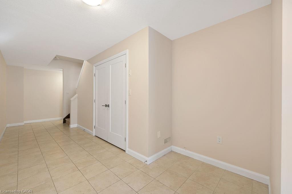 33-1169 Garner Road E, Ancaster, ON - Indoor Photo Showing Other Room