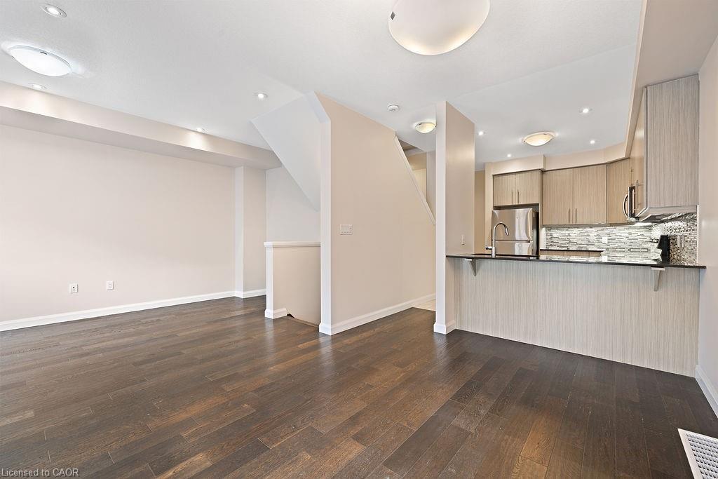 33-1169 Garner Road E, Ancaster, ON - Indoor Photo Showing Kitchen