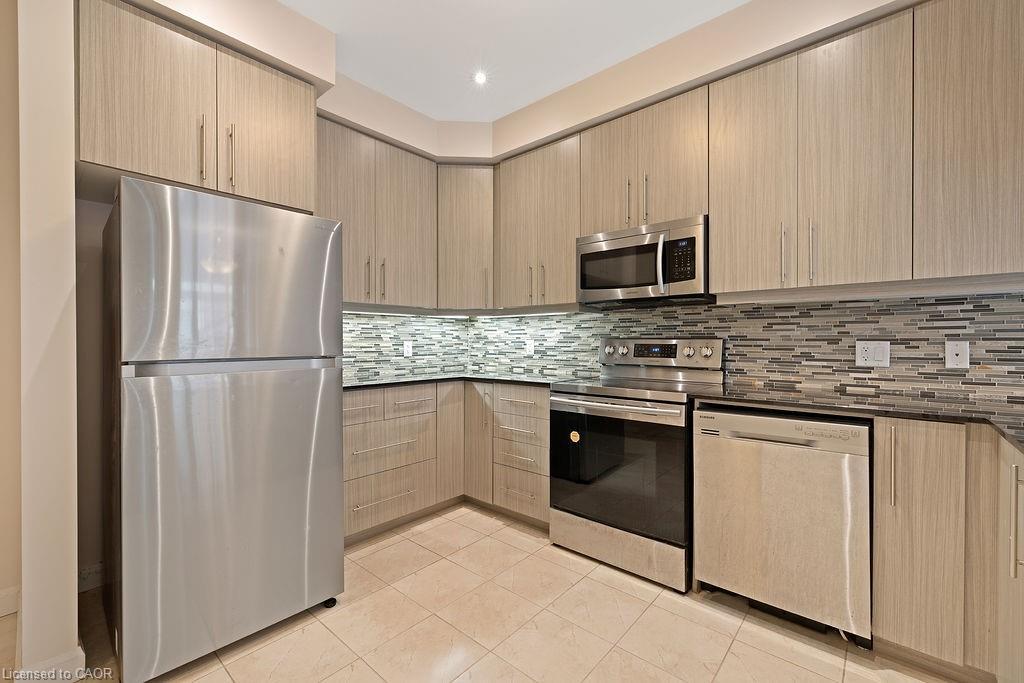 33-1169 Garner Road E, Ancaster, ON - Indoor Photo Showing Kitchen