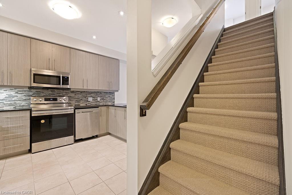 33-1169 Garner Road E, Ancaster, ON - Indoor Photo Showing Kitchen