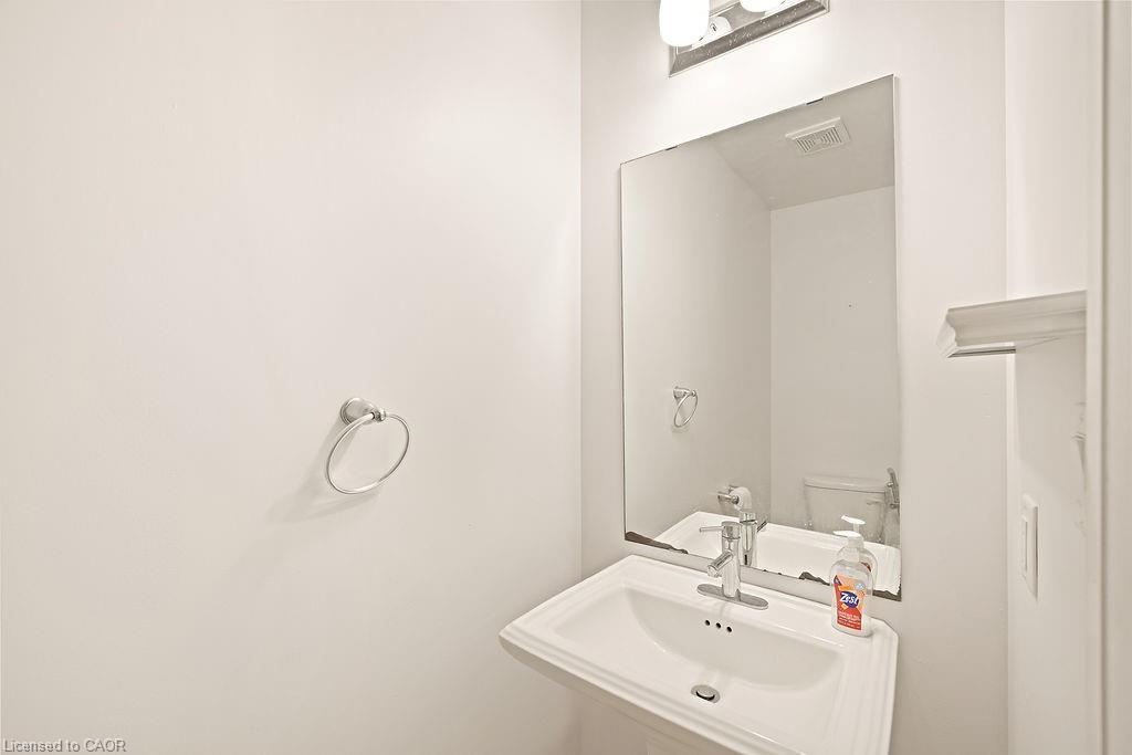 33-1169 Garner Road E, Ancaster, ON - Indoor Photo Showing Bathroom