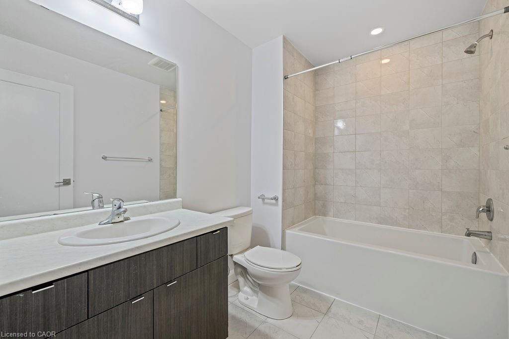 33-1169 Garner Road E, Ancaster, ON - Indoor Photo Showing Bathroom