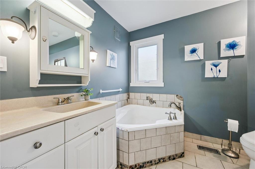 500 Watson Parkway S, Guelph, ON - Indoor Photo Showing Bathroom