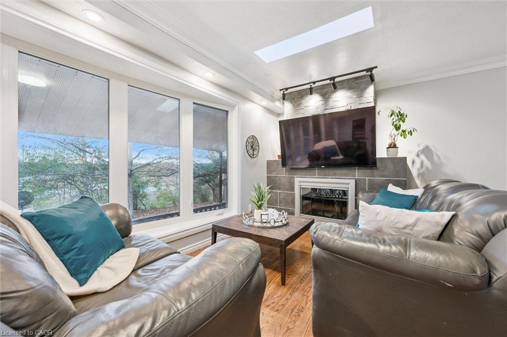 500 Watson Parkway S, Guelph, ON - Indoor Photo Showing Living Room With Fireplace