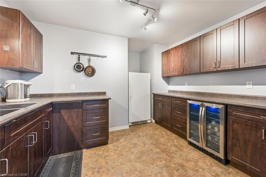 500 Watson Parkway S, Guelph, ON - Indoor Photo Showing Kitchen