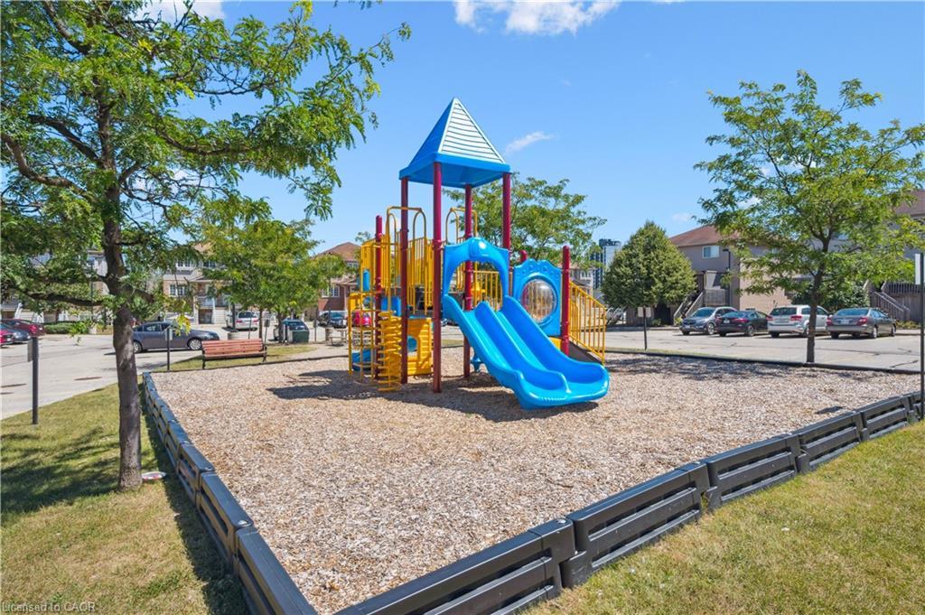 9D-50 Howe Drive, Kitchener, ON - Outdoor