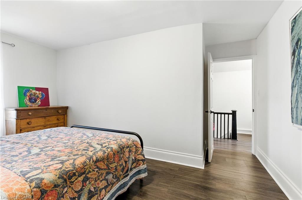 12 Francis Street, Hamilton, ON - Indoor Photo Showing Bedroom