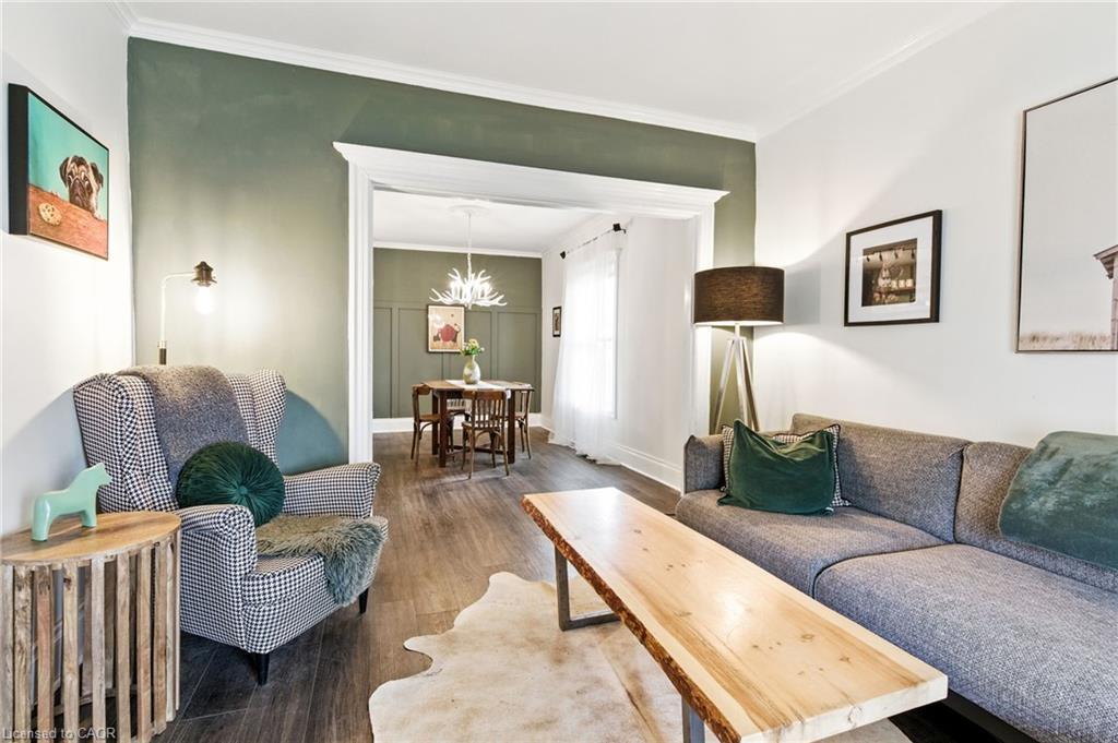 12 Francis Street, Hamilton, ON - Indoor Photo Showing Living Room
